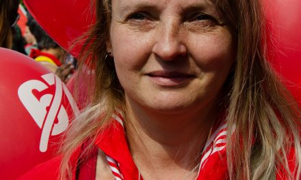 Evelyne, technicienne de surface : “Je me demande si j’aurai l’occasion d’avoir une pension décente et la santé pour en profiter”