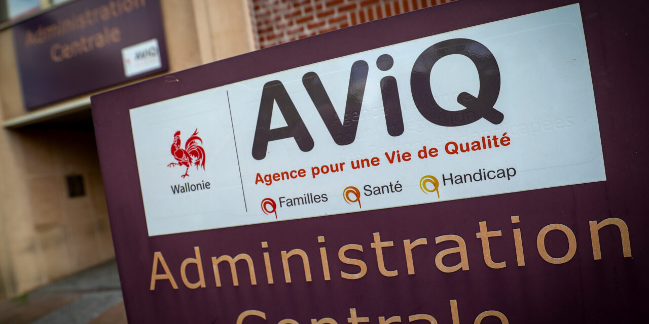 En pleine campagne de vaccination, l’AVIQ perd sa tête !